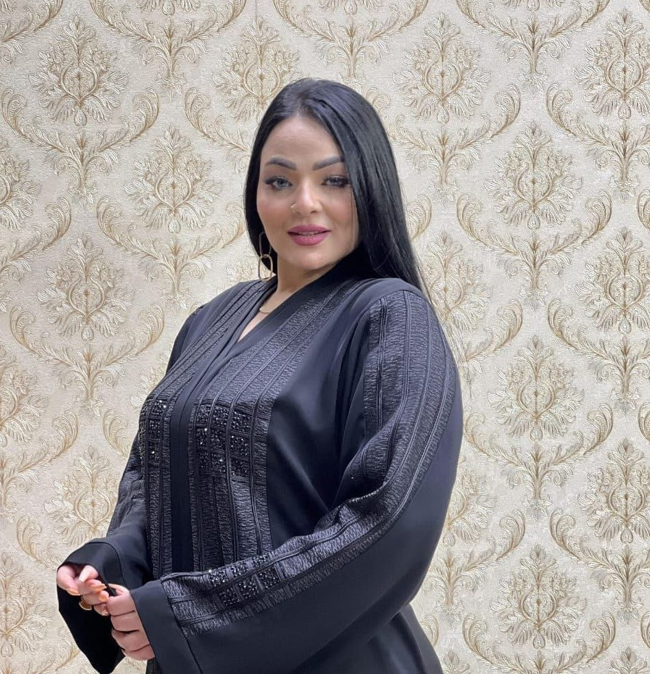 عباية خليجي سوداء حرير خروج حريمى كود 17